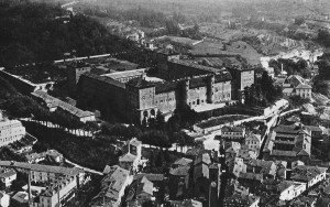 12) Le château de Moncalieri la forteresse de XV° s. à été remaniée et agrandie au XVII° s.